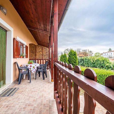 Amazing Apartment In Krnica With Kitchen Екстер'єр фото