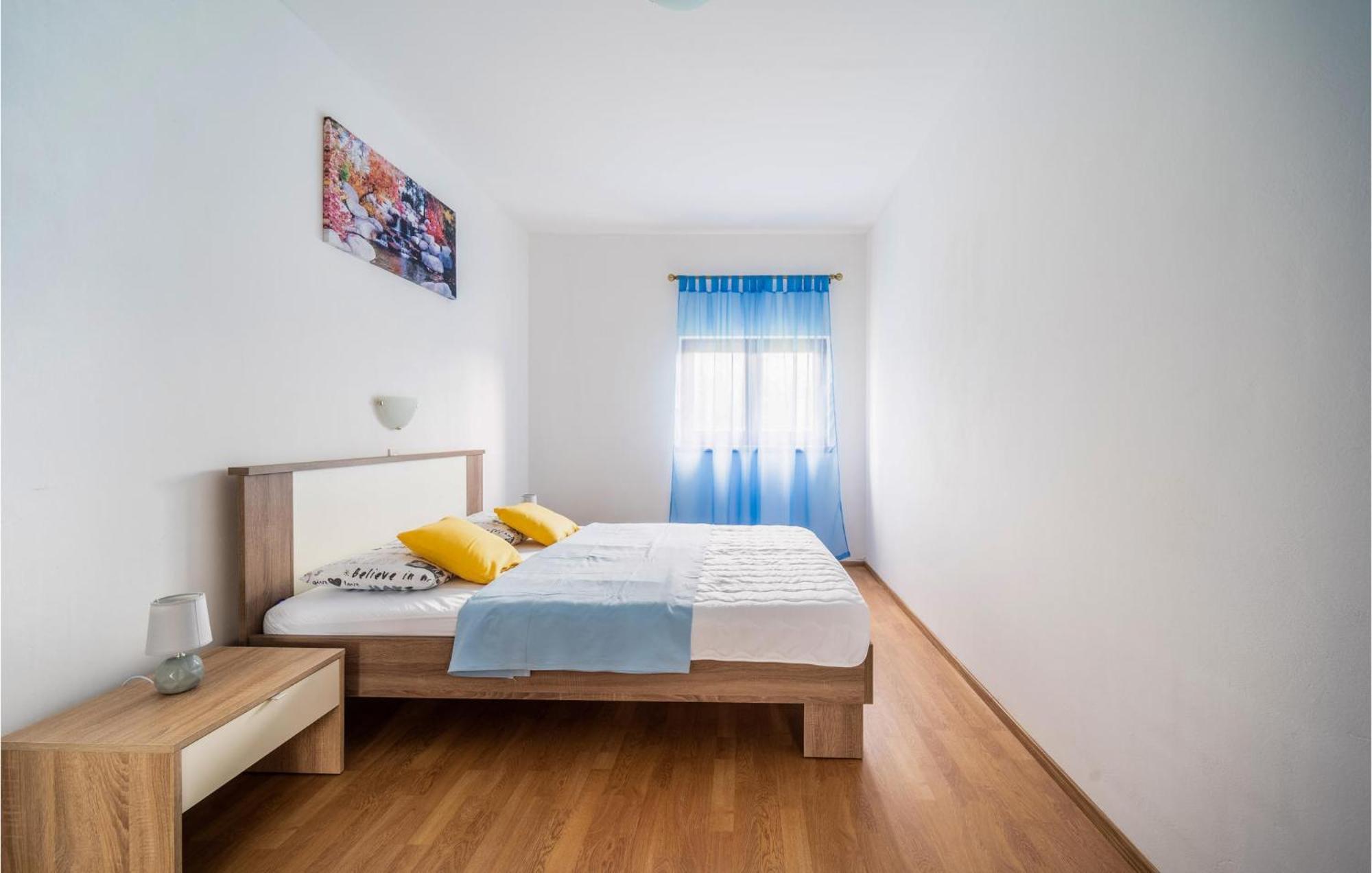 Amazing Apartment In Krnica With Kitchen Екстер'єр фото