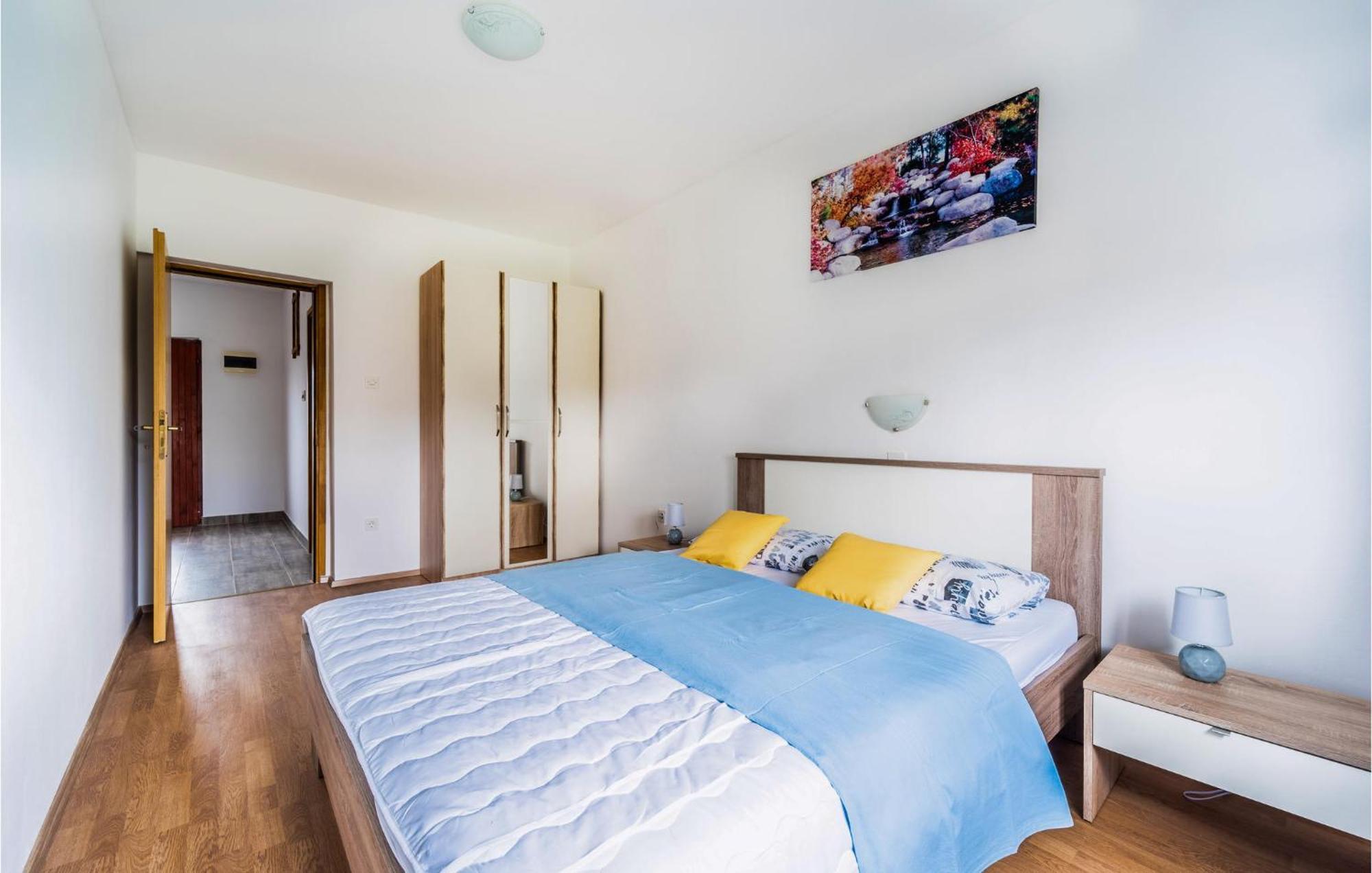 Amazing Apartment In Krnica With Kitchen Екстер'єр фото