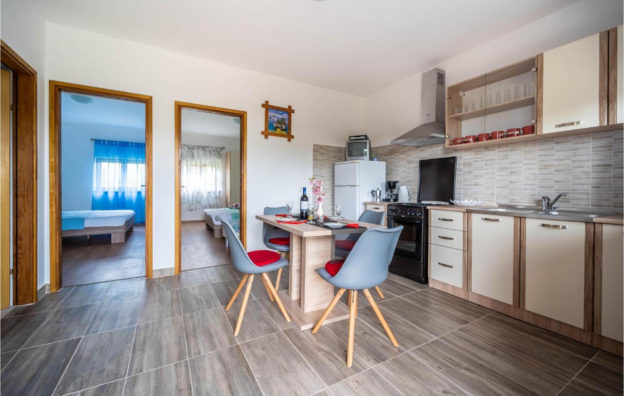 Amazing Apartment In Krnica With Kitchen Екстер'єр фото