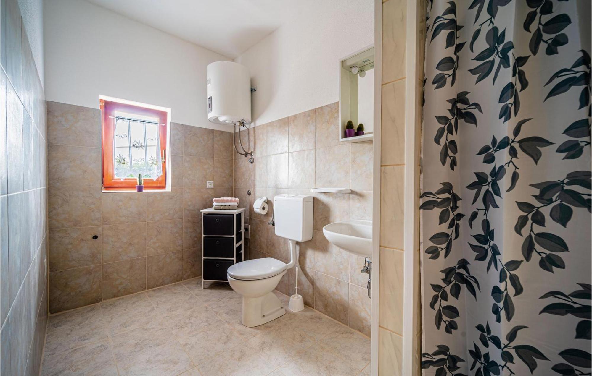 Amazing Apartment In Krnica With Kitchen Екстер'єр фото